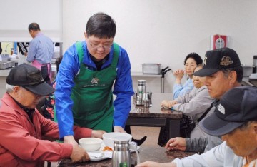 김홍걸 더불어민주당 국민통합위원회 위원장, 소통·봉사 실천