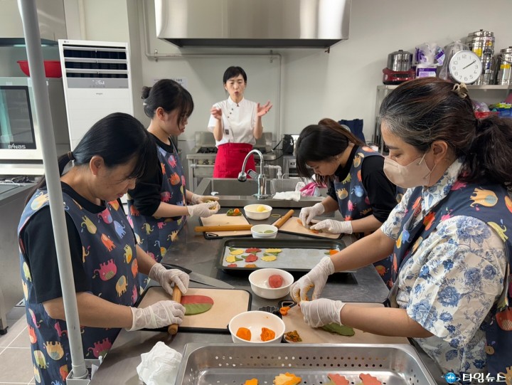 충주시가족센터, 다문화가족 요리 프로그램 ‘미녀들의 맛있는 수다’ 마무리