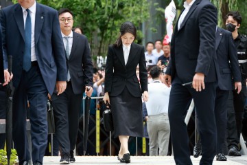 김건희 구속 놓고 법원 영장심사서 특검과 공방