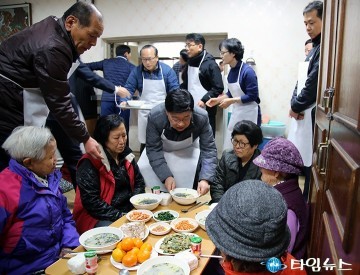 권선택 대전시장, 떡국 드시고 건강하세요!
