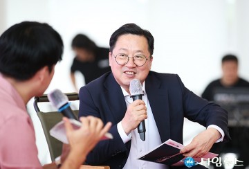 청년들과 ‘잡(JOB)담(談)’ 하는 이장우 대전시장