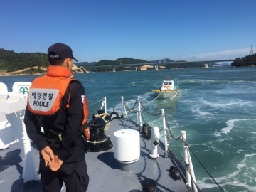 여수해경, 휴일 기상불량 속 밧데리 방전 낚시어선 예인과 물고기 가시에 찔린 응급환자 이송에 분주