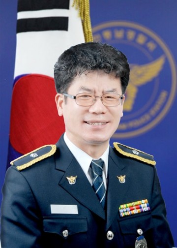 [경찰관 기고] 장마철 빗길운전 감속운행하세요  