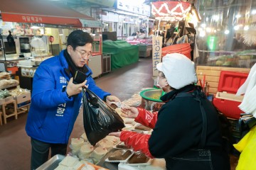 허태정, 중리시장서 시민 대화 “온통대전 혜택 줄어 체감도 떨어져”