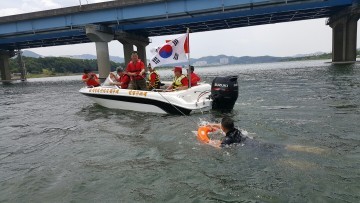  폭염경보에 수상레저활동 매니아들이 낙동강으로 몰려 