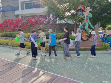 장미꽃길 따라 걷는 치매 예방…단양군, 치매 극복 걷기행사 개최