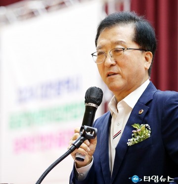 보육인 체육대회에서 축사하는 조원휘 대전시의회 의장
