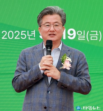 정용래 유성구청장, “첫 삽에 담은 미래”…학하초 기공식