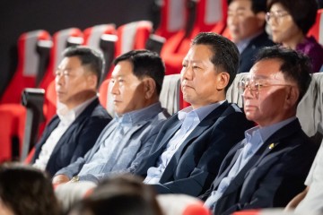 김장호 구미시장, 영화 '그리고 목련이 필때면' 관람