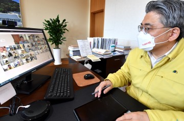 이철우 도지사, 재택근무 중 PC영상 확대간부회의 개최,