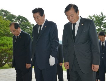 충남도의회 의장단, ‘충의사 참배’ 공식일정 시작!