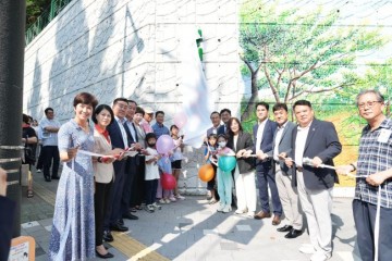 천안시 쌍용3동, 낡은 벽화를 새롭게 재탄생…봉서산 꿈길 준공