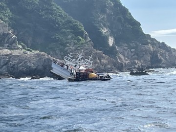 태안해경, 좌초 선박 2차사고 예방 위해 총력