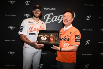 김제선 중구청장, 한화 코디 폰세 ‘15연승·200K 대기록’ 축하