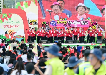 스무번째 문경오미자축제 6만명 다녀가며 성료