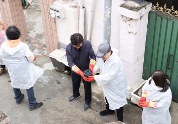 대전 대덕구 대화동·플랜트치과, 사랑의 연탄 나눔 전개