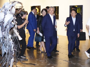 문재인 전 대통령, 2년 연속 광주비엔날레 참석