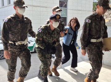 前계엄사령관 "사전모의 안해"…前특전사령관 "공소사실 전부 인정"