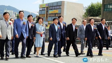 마지막으로 홍도육교 걷는 권선택·한현택·박수범