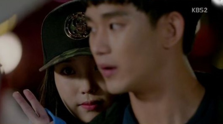 프로듀사, 둘만의 핑크빛 놀이동산 데이트에서 아이유가 더욱 돋보인 이유! 