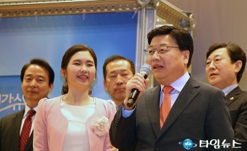 인사하는 권선택 대전시장