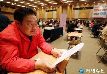 송인석 대전시의회 의원, 국민의힘 PPAT 앞두고 자리서 준비