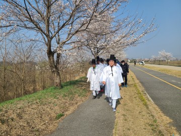 권기창 안동시장, 여주 배개나루 걸으며 퇴계 귀향길 재현 행렬 동참