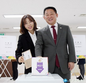 사전투표 하는 서철모 서구청장