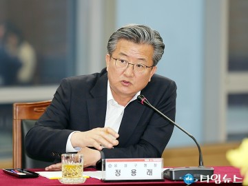 시구협력회의에서 발언하는 정용래 유성구청장