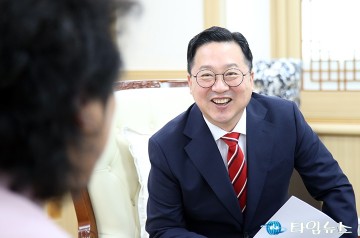 육중완밴드와 대화 나누는 이장우 대전시장