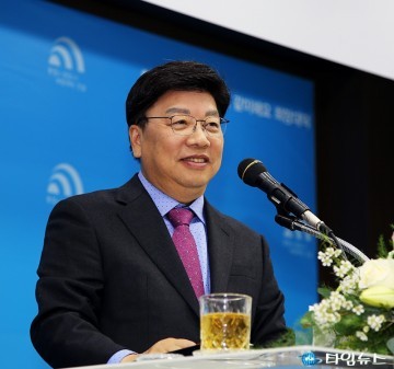 권선택 대전시장, 육아휴직 많이 활용하세요!