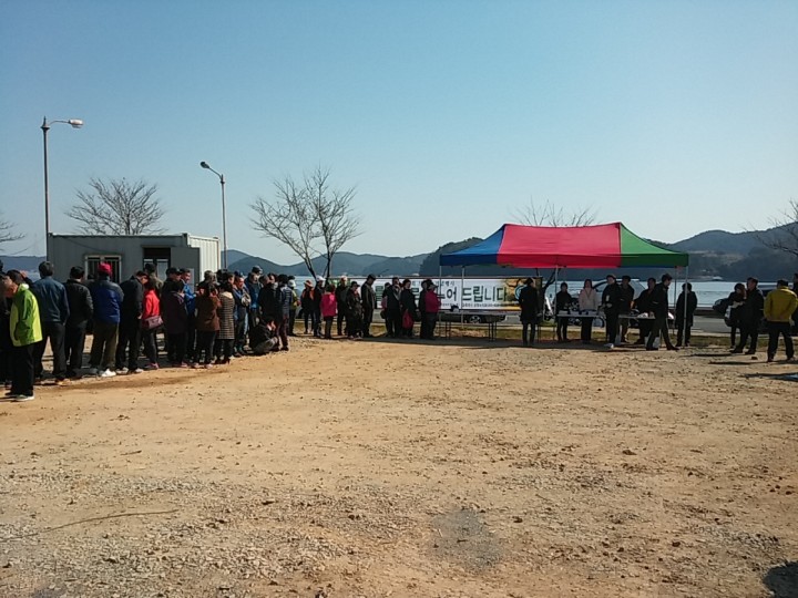 통영시 5,000그루 내나무갖기행사, 시민 1,500여명 참석