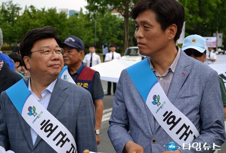 권선택 대전시장, 조승래 의원을 보는 눈빛!