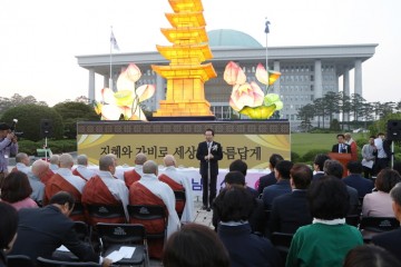[포토뉴스]정세균 의장, 국회 정각회 봉축 점등식 참석