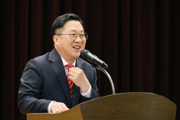 아이돌보미 교육참석자 격려하는 이장우 대전시장