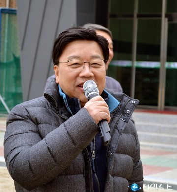 권선택 대전시장, 연탄 한 장 그 의미는?