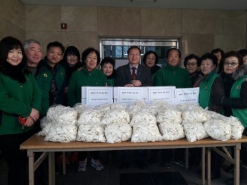 탑대성동 새마을부녀회 11개 경로당에 떡국떡 전달