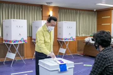 [강서구 포토뉴스] 노현송 강서구청장, 서울시장 보궐선거 사전투표