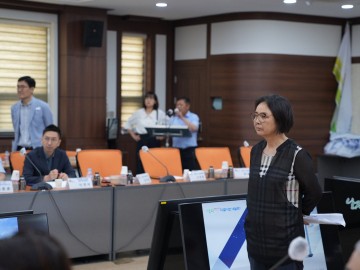 가세로 “온갖 굴욕에도 묵묵히 바다를 지키는 주민대표, 그가 바로 니체의 위버맨쉬”