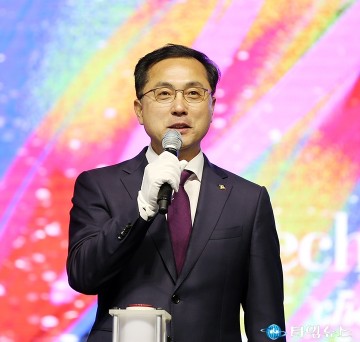 박희조 동구청장, 활짝 핀 벚꽃을 보며 동구의 미래도 함께 그립시다