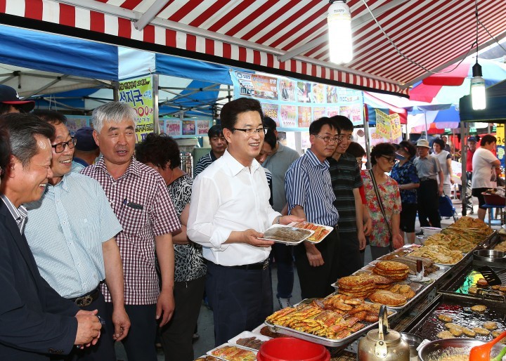 허태정 유성구청장, 유성시장 힘내세요!