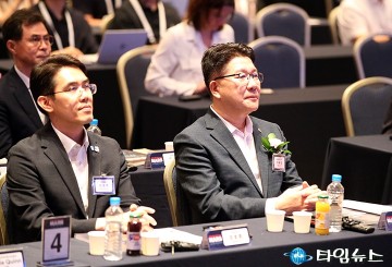 ‘마스(MARS) 월드포럼’에 참석한 장호종 부시장과 송활섭 대전시의원