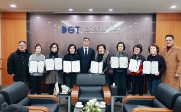 대전과학기술대학교 금융부동산행정과 졸업생 8명,  대학 발전기금 기탁