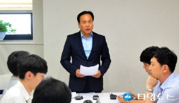 한국당 오산당협위 의혹제기“곽상욱(더불어 민주당) 오산시장, 40대 ‘부킹’ 유부녀와 불륜” 