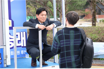 조승래 국회의원 후보, ‘현문현답’ 유세차서 시민들과 즉석 문답…경청 행보 이어가