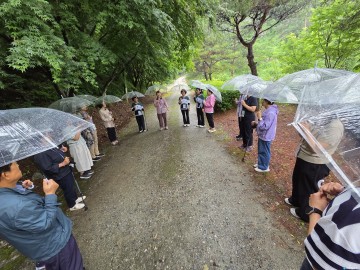 충주시, ‘한마음 치매극복 걷기행사’ 개최… 시민 40명 참여