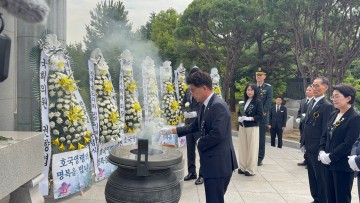 전남도의회 김태균 의장, “순국선열 숭고한 정신 깊이 새길 것" 