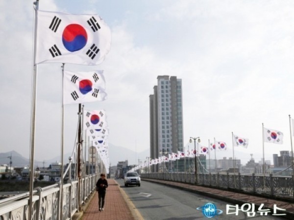 장흥군, 태극기가 바람에 펄럭입니다 