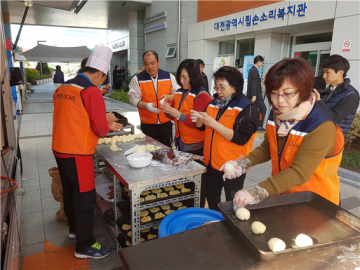 사랑의 사다리 밴드, 즉석 빵 봉사로 사랑을 전하다!