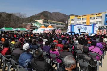  제16회 죽장고로쇠축제 개최 죽장면 서포중학교 운동장에서 개최